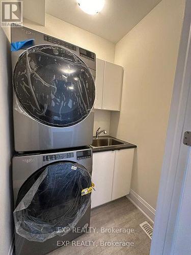 37 Schmeltzer Crescent, Richmond Hill, ON - Indoor Photo Showing Laundry Room