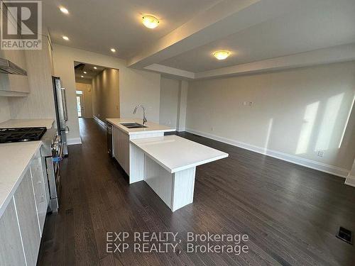 37 Schmeltzer Crescent, Richmond Hill, ON - Indoor Photo Showing Kitchen With Double Sink