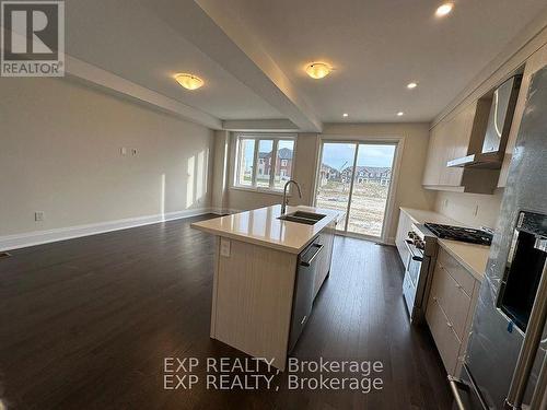 37 Schmeltzer Crescent, Richmond Hill, ON - Indoor Photo Showing Kitchen