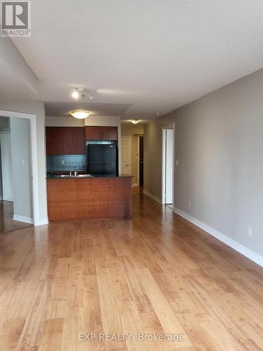 1613 - 310 Burnhamthorpe Road W, Mississauga, ON - Indoor Photo Showing Kitchen