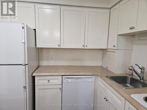 504 - 200 East Street S, Kawartha Lakes, ON - Indoor Photo Showing Kitchen