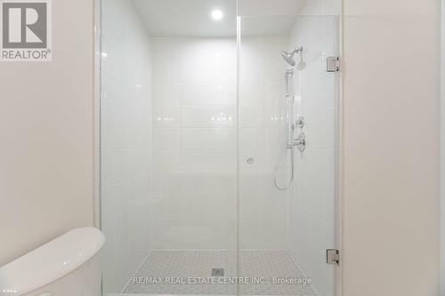 127 - 1577 Rose Way, Milton, ON - Indoor Photo Showing Bathroom