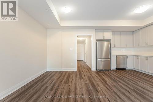 127 - 1577 Rose Way, Milton, ON - Indoor Photo Showing Kitchen