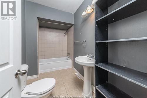 963 Josephine, Windsor, ON - Indoor Photo Showing Bathroom