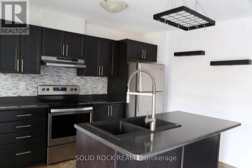 #D - 452 Via Verona Avenue, Ottawa, ON - Indoor Photo Showing Kitchen With Upgraded Kitchen