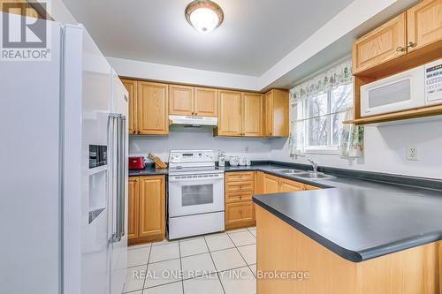 384 Kittridge Road, Oakville, ON - Indoor Photo Showing Kitchen With Double Sink