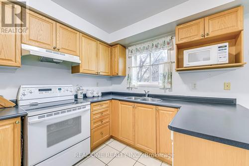 384 Kittridge Road, Oakville, ON - Indoor Photo Showing Kitchen With Double Sink