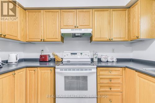 384 Kittridge Road, Oakville, ON - Indoor Photo Showing Kitchen