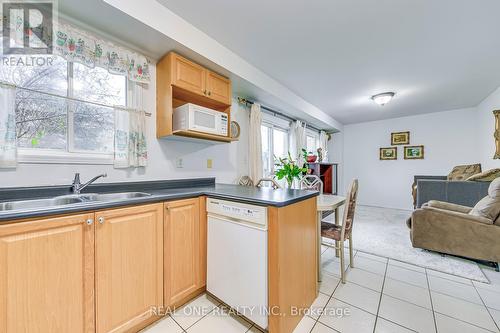 384 Kittridge Road, Oakville, ON - Indoor Photo Showing Kitchen With Double Sink