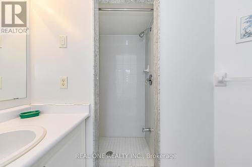 384 Kittridge Road, Oakville, ON - Indoor Photo Showing Bathroom