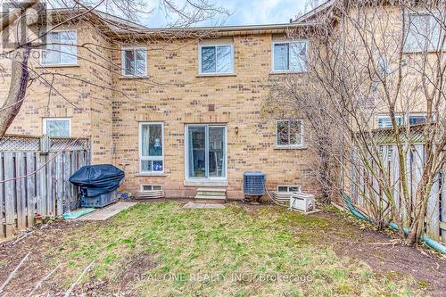 384 Kittridge Road, Oakville, ON - Outdoor