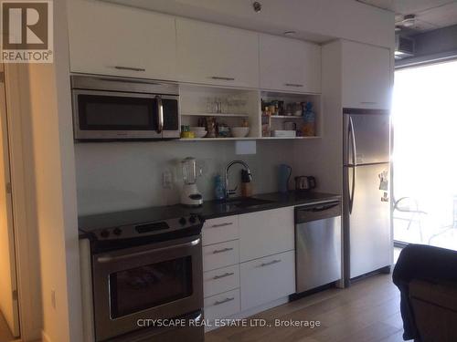 505 - 32 Trolley Crescent, Toronto, ON - Indoor Photo Showing Kitchen