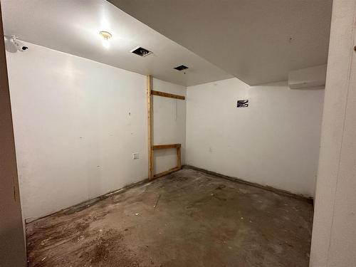 1000 Mcintosh Street, Thunder Bay, ON - Indoor Photo Showing Garage