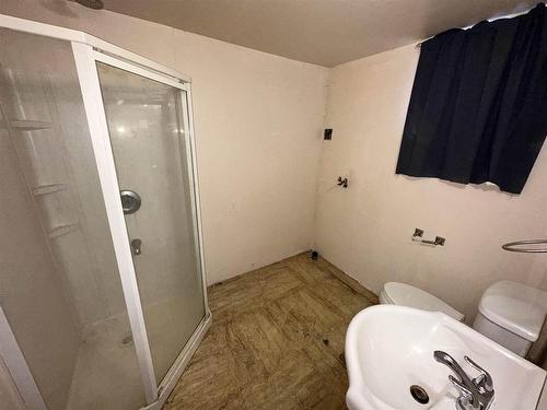 1000 Mcintosh Street, Thunder Bay, ON - Indoor Photo Showing Bathroom