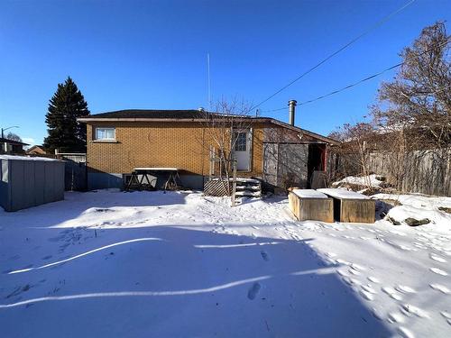 1000 Mcintosh Street, Thunder Bay, ON - Outdoor