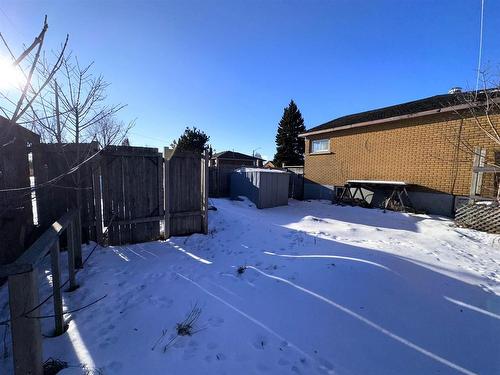 1000 Mcintosh Street, Thunder Bay, ON - Outdoor