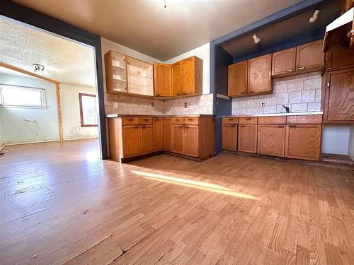 1000 Mcintosh Street, Thunder Bay, ON - Indoor Photo Showing Kitchen