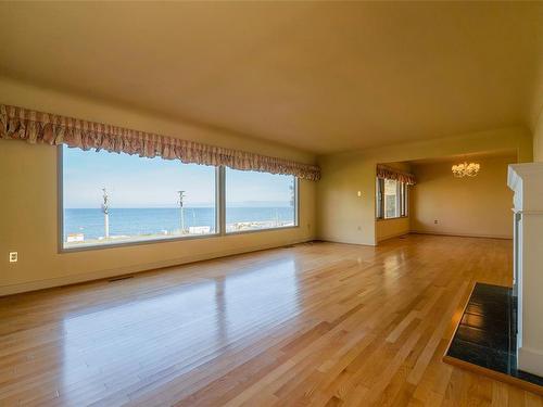 441 Memorial Ave, Qualicum Beach, BC 