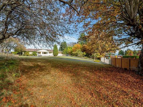 441 Memorial Ave, Qualicum Beach, BC 