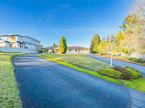 441 Memorial Ave, Qualicum Beach, BC 