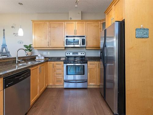 401-2710 Jacklin Rd, Langford, BC - Indoor Photo Showing Kitchen With Double Sink