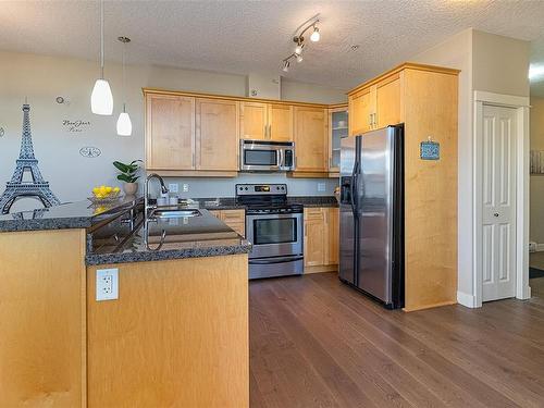 401-2710 Jacklin Rd, Langford, BC - Indoor Photo Showing Kitchen