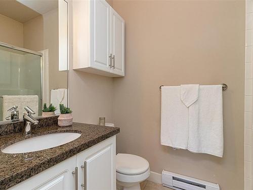 401-2710 Jacklin Rd, Langford, BC - Indoor Photo Showing Bathroom