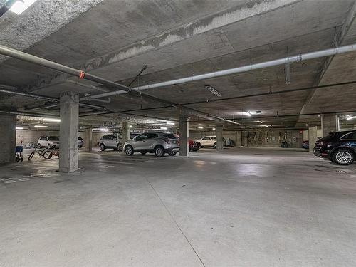 401-2710 Jacklin Rd, Langford, BC - Indoor Photo Showing Garage