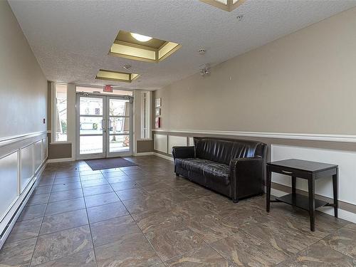 401-2710 Jacklin Rd, Langford, BC - Indoor Photo Showing Other Room