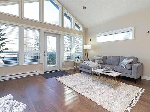 401-2710 Jacklin Rd, Langford, BC - Indoor Photo Showing Living Room