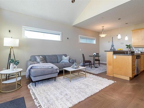 401-2710 Jacklin Rd, Langford, BC - Indoor Photo Showing Living Room