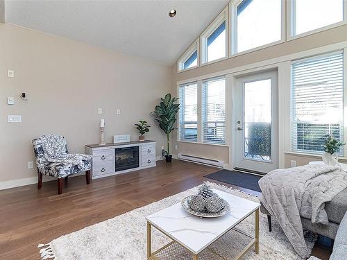 401-2710 Jacklin Rd, Langford, BC - Indoor Photo Showing Living Room