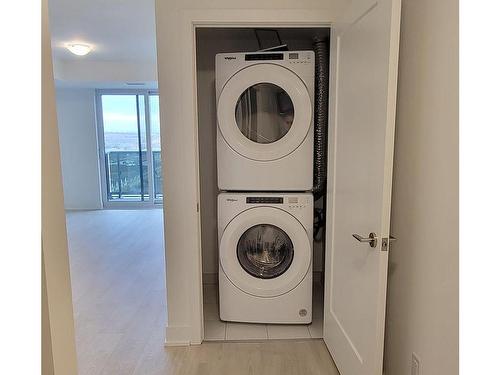 1604-2545 Simcoe St N, Oshawa, ON - Indoor Photo Showing Laundry Room