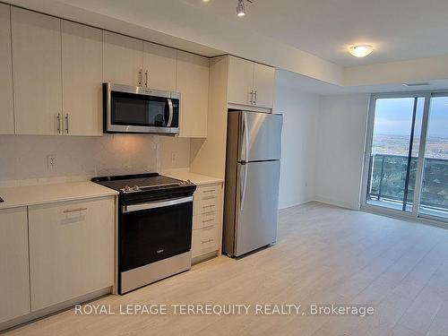 1604-2545 Simcoe St N, Oshawa, ON - Indoor Photo Showing Kitchen