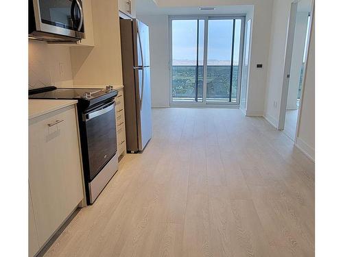 1604-2545 Simcoe St N, Oshawa, ON - Indoor Photo Showing Kitchen