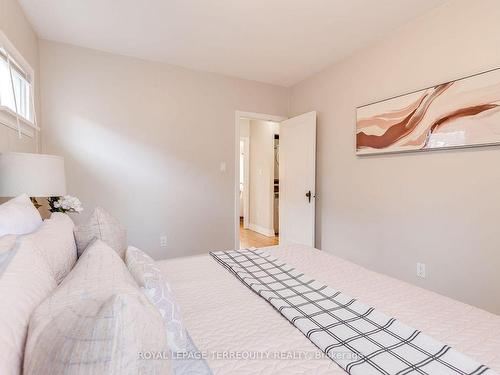 4 Dunkirk Rd, Toronto, ON - Indoor Photo Showing Bedroom