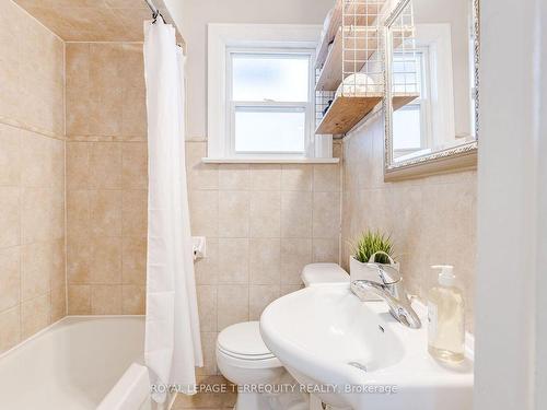 4 Dunkirk Rd, Toronto, ON - Indoor Photo Showing Bathroom