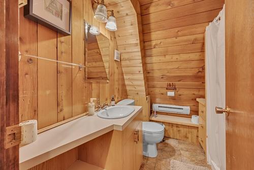 9877 Pinnacles Road, Vernon, BC - Indoor Photo Showing Bathroom