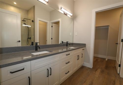 718 St. Mary River Drive, Kimberley, BC - Indoor Photo Showing Bathroom