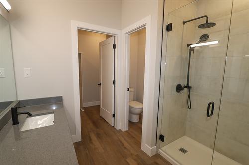 718 St. Mary River Drive, Kimberley, BC - Indoor Photo Showing Bathroom