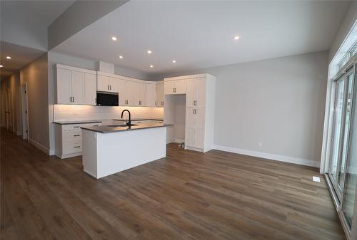 718 St. Mary River Drive, Kimberley, BC - Indoor Photo Showing Kitchen With Stainless Steel Kitchen With Upgraded Kitchen