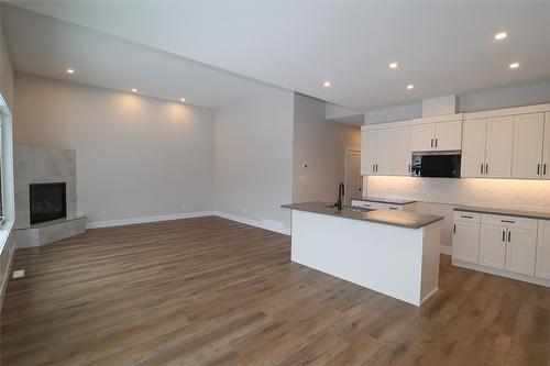 718 St. Mary River Drive, Kimberley, BC - Indoor Photo Showing Kitchen