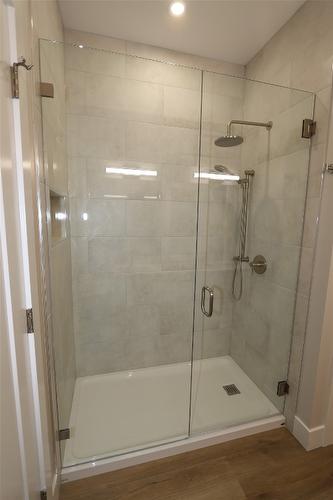 718 St. Mary River Drive, Kimberley, BC - Indoor Photo Showing Bathroom