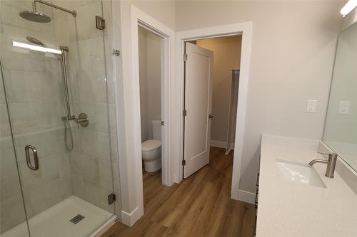 718 St. Mary River Drive, Kimberley, BC - Indoor Photo Showing Bathroom