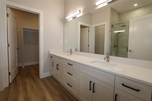 720 St. Mary River Drive, Kimberley, BC - Indoor Photo Showing Bathroom