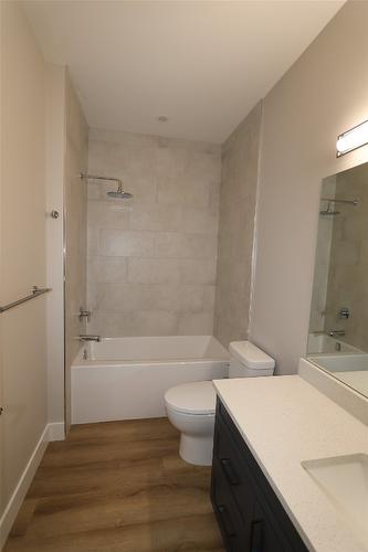 718 St. Mary River Drive, Kimberley, BC - Indoor Photo Showing Bathroom