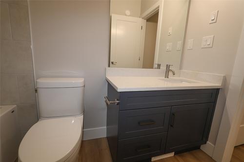 718 St. Mary River Drive, Kimberley, BC - Indoor Photo Showing Bathroom