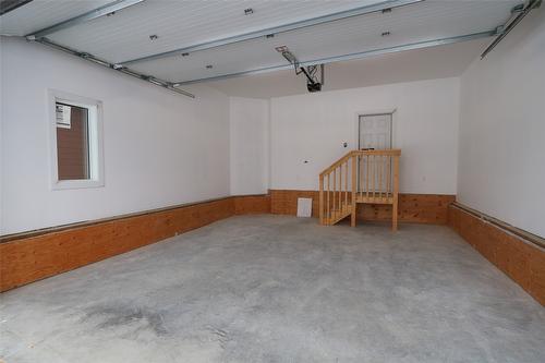 718 St. Mary River Drive, Kimberley, BC - Indoor Photo Showing Garage