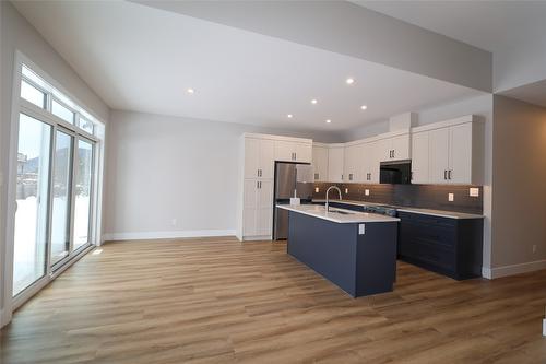 718 St. Mary River Drive, Kimberley, BC - Indoor Photo Showing Kitchen