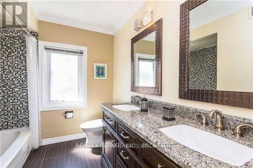 59 Oatlands Crescent, Richmond Hill, ON - Indoor Photo Showing Bathroom